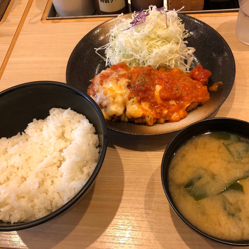 チーズトマトロースカツ定食(松乃家 石橋店 )