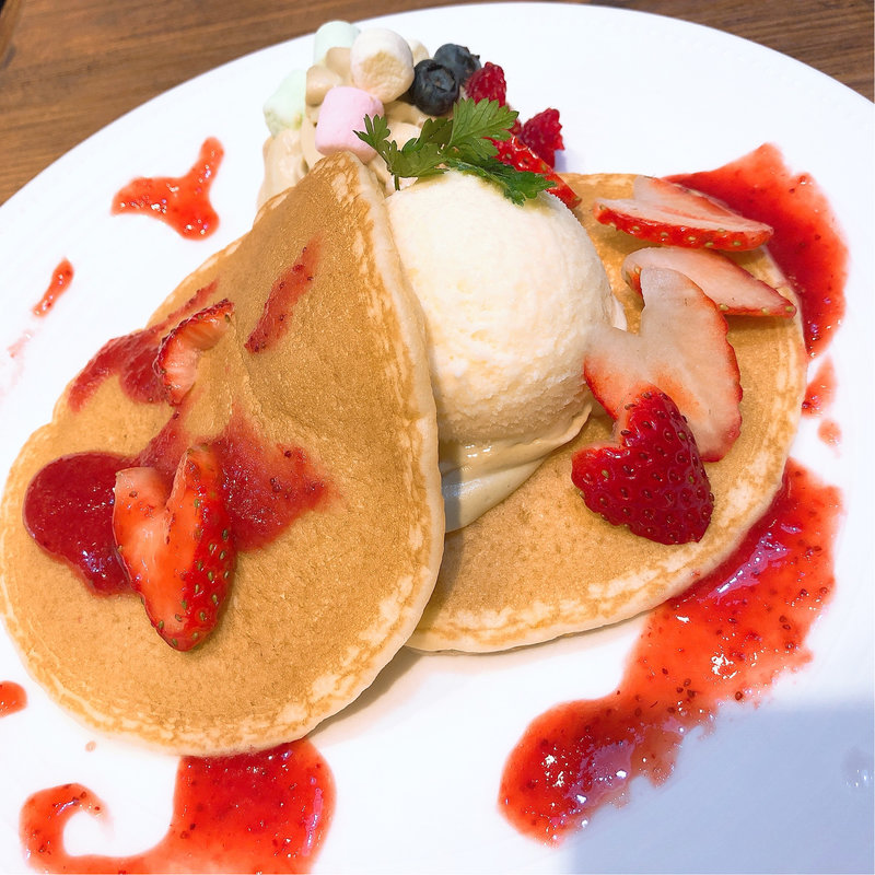 いちごとピスタチオのパンケーキ(ラ・プティ・メルスリー ルミネエスト新宿店)