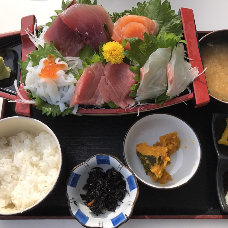 舟盛り定食(みっちゃんの魚や食堂 )