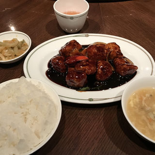 黒酢の酢豚 ランチ(中国飯店 紫玉蘭)