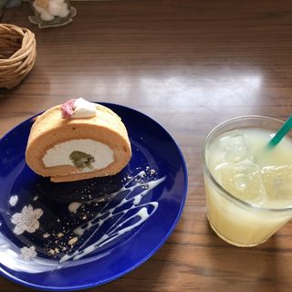 季節のロールケーキ(カフェ・クウワ)