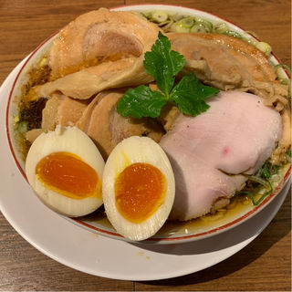 煮卵入り豚バラちゃーしゅー中華そば(並)(麺屋58)