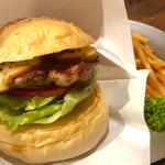 ペッパースモークチーズバーガー(burgeer kitchen WAKIE WAKIE)