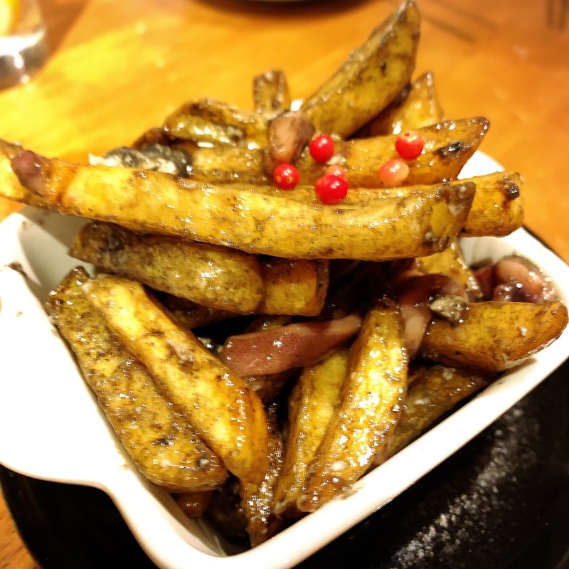 じゃが芋のいかすみバター(いが嵐倉庫 )