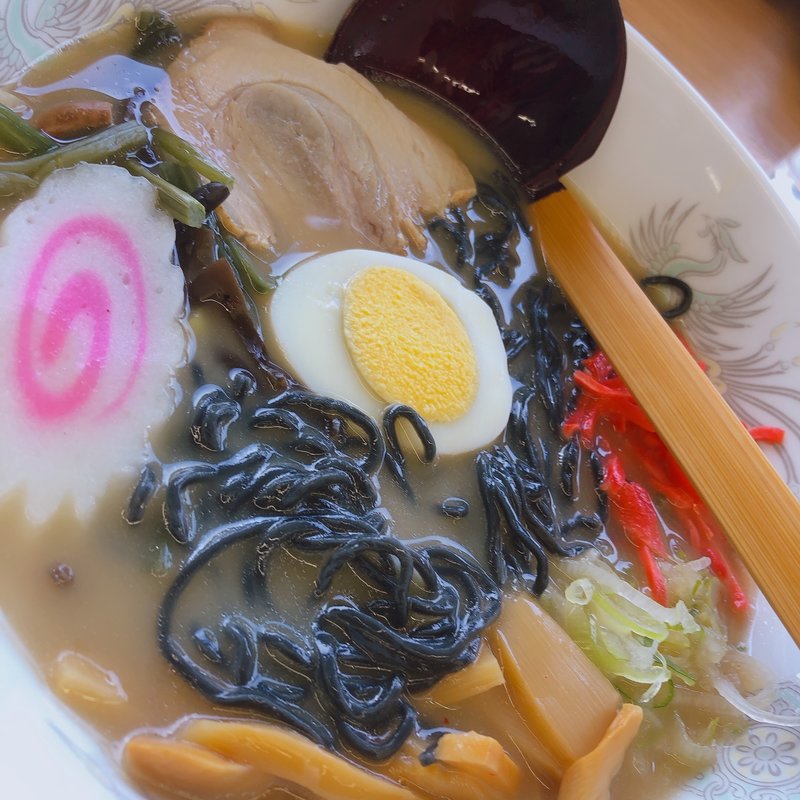 黒ラーメン(極楽茶屋 )