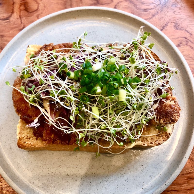 オープンエアカツサンド(Megan)