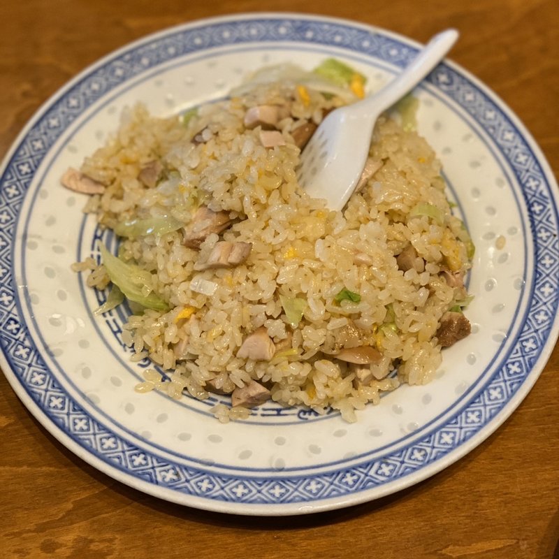 鶏肉とレタスのチャーハン(香港麺 新記)