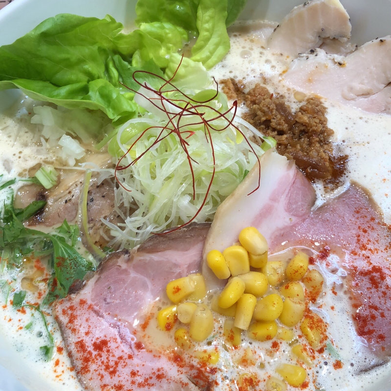 三種のチャーシュー味噌らぁ麺(暁 製麺 （アカツキ セイメン）)