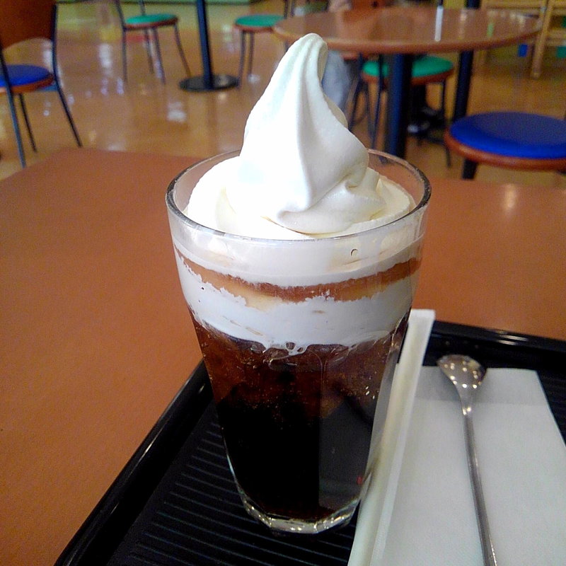 コーラフロート(アボカーレ 水沢アテルイ店 )