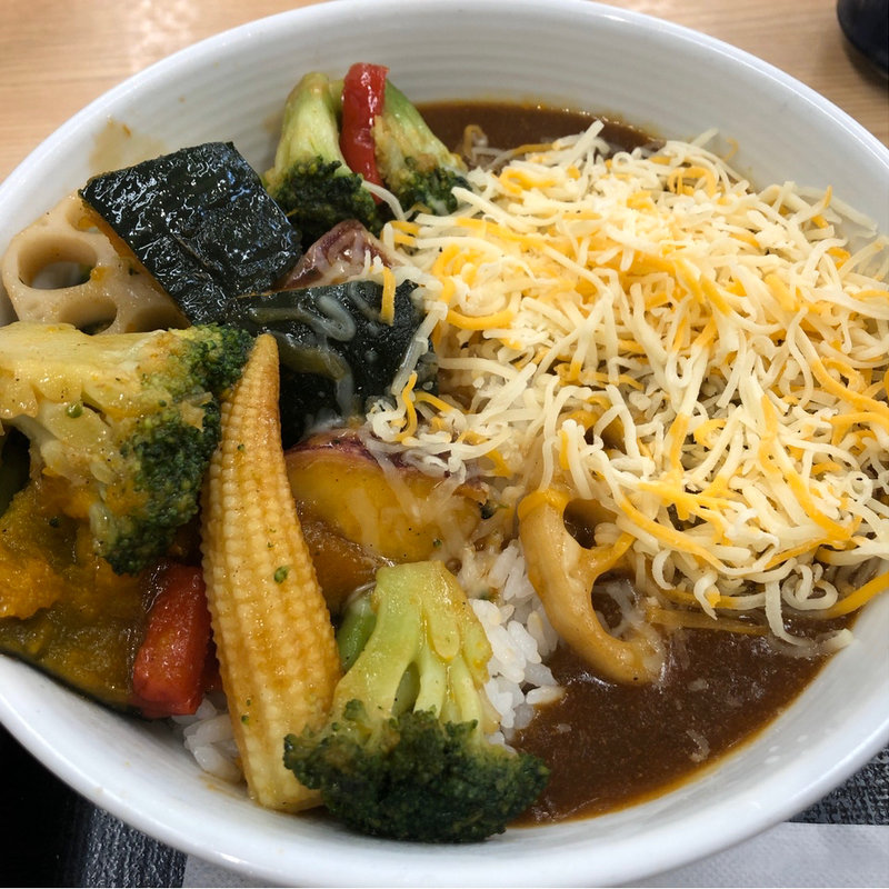 ベジスパイシーカレー、チーズトッピング(吉野家 新京成八柱駅店)