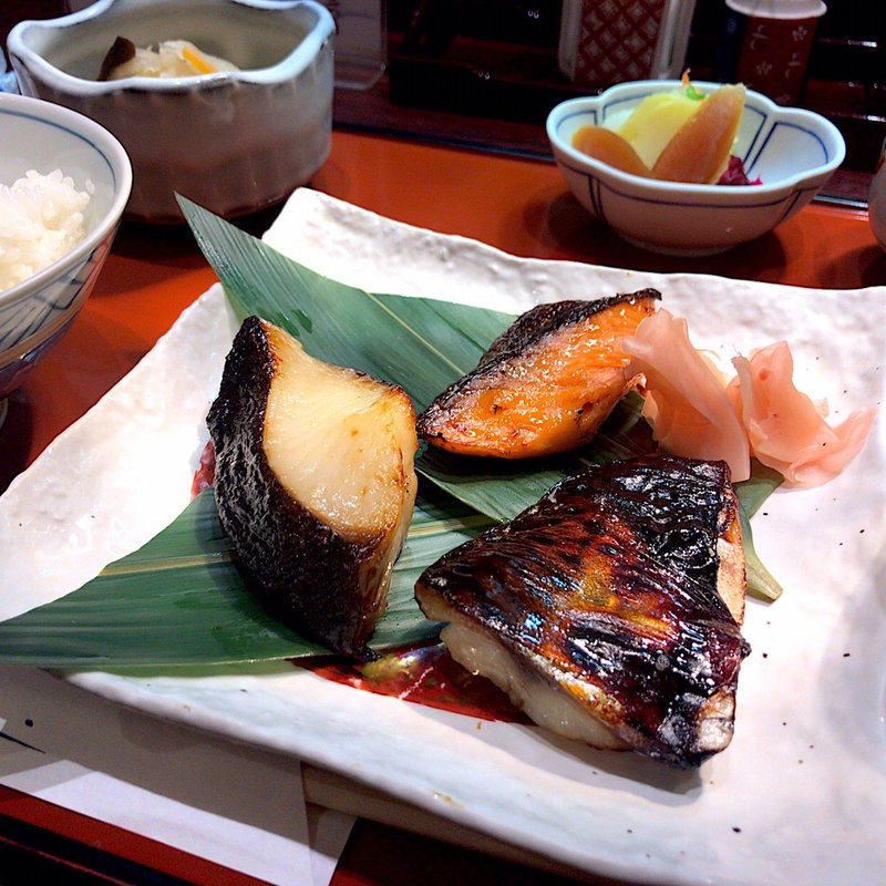味くらべ鈴波定食(鈴波中部国際空港店 （スズナミ）)
