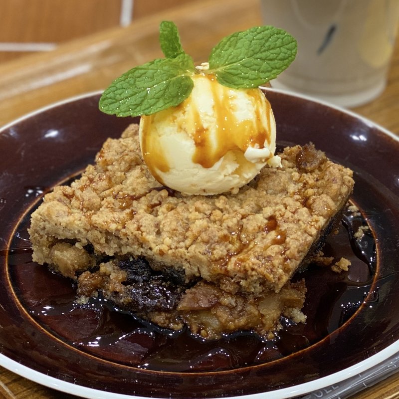 ホームメイド アップルケーキ バニラアイス添え(ルサンパーム 渋谷マークシティ店)