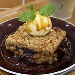 ホームメイド アップルケーキ バニラアイス添え