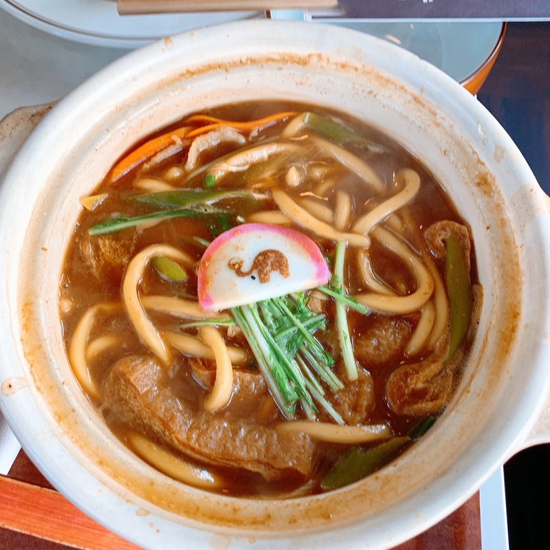 味噌煮込みうどん　赤(喫茶ゾウ)