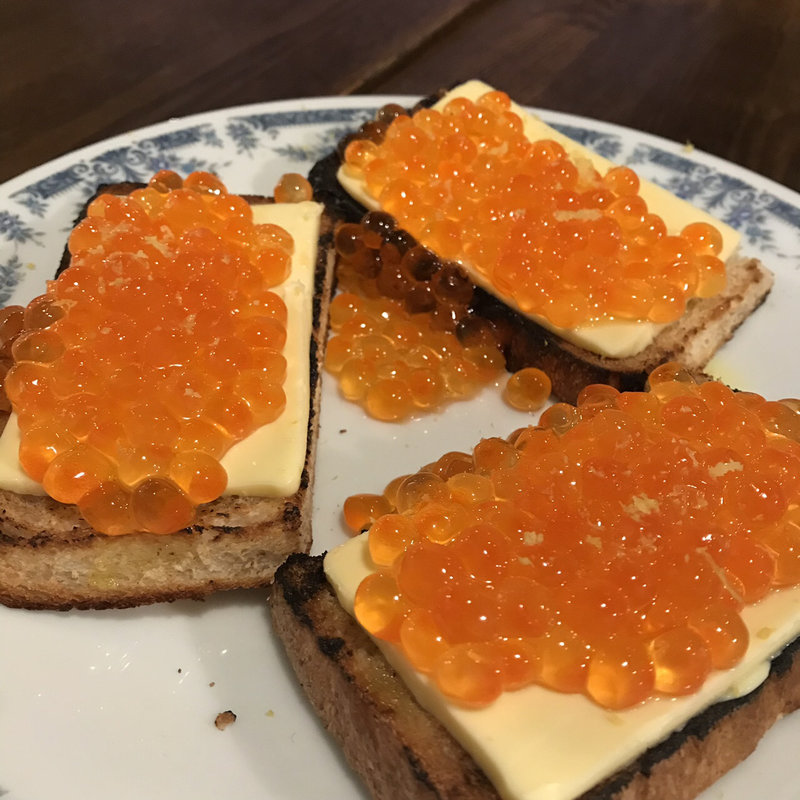 シチリアの魚醤に漬けた自家製イクラとバター(FABBRO)