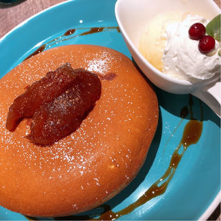 キャラメルりんごのパンケーキ(オスロコーヒー 新宿サブナード店)