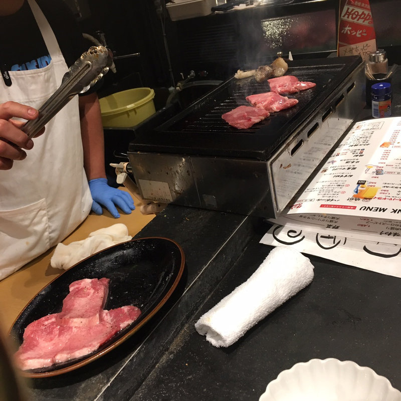 厚切り牛タン(大衆焼肉 ヒノモト)