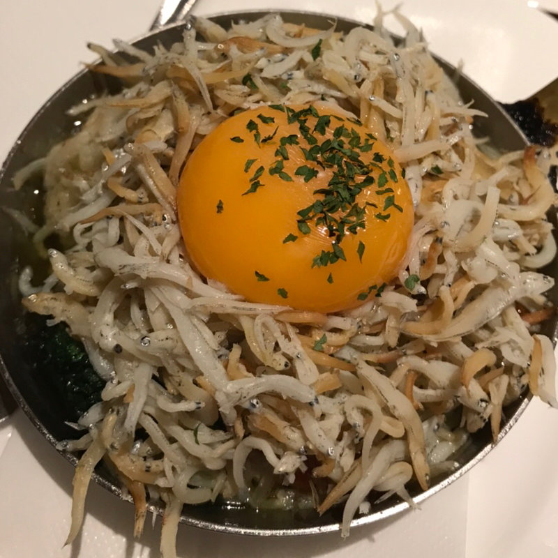 しらすのアヒージョ(鉄燻CHOI URASAN)