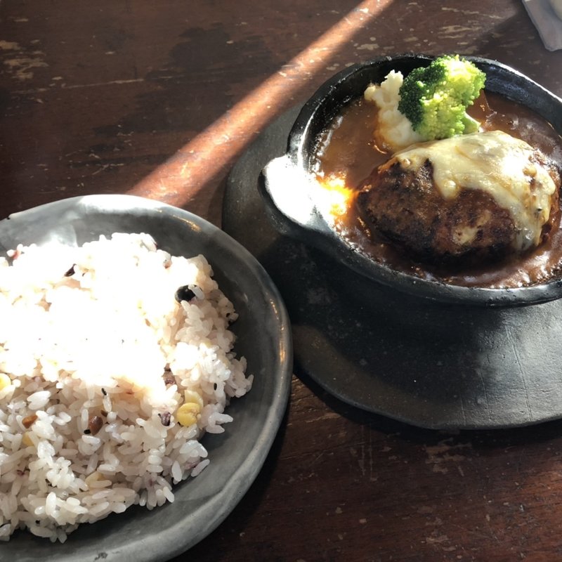 焼きチーズカレー煮込みハンバーグ(小さな洋食屋さんフランシーズナチュール)