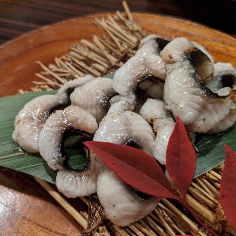 鰻炙り(熟成刺身と旨い酒 ひとしお)
