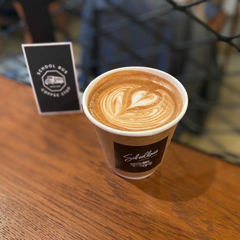 フラットホワイト(SCHOOL BUS COFFEE STOP MOTOMACHI)