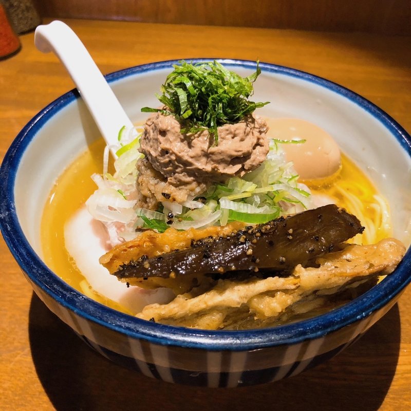 鶏の白肝をとかしていただく塩ラーメン(雨は、やさしく)