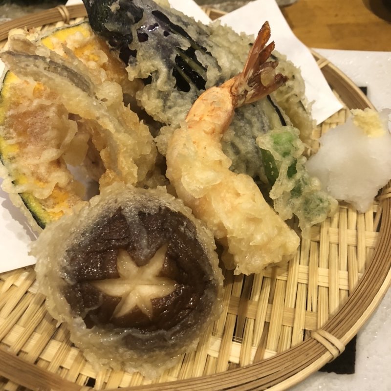 職人があげる天ぷら盛り合わせ(海鮮一番)