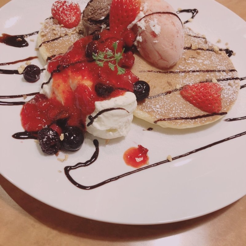 ふわふわマスカルポーネとミックスベリーのパンケーキ(ジョナサン)