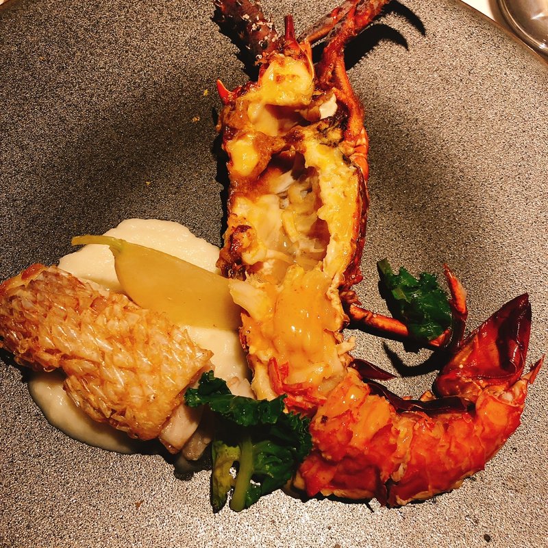 アマダイのうろこ焼きと伊勢海老 カブのソース 柚子の香り(ラ テール / LA TERRE)