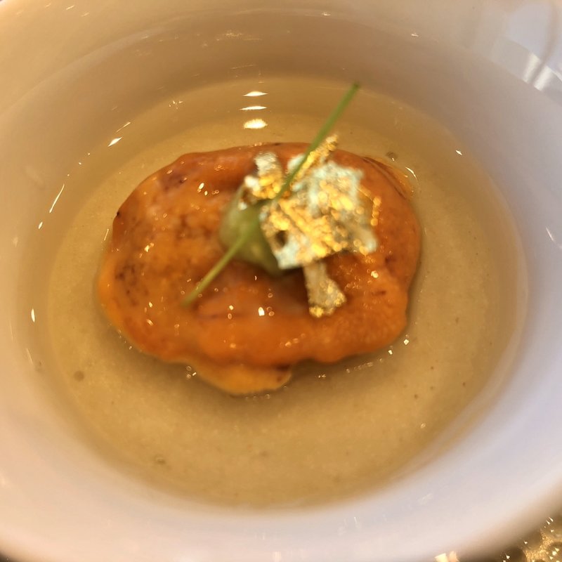 朝挽き蕎麦粉/ウニ/アキテーヌキャビア/奥井海生堂蔵囲い2年昆布ジュレ/ノルマンディクリーム/ウォッカ/天城ワサビ/芽ネギ(ナベノイズム)