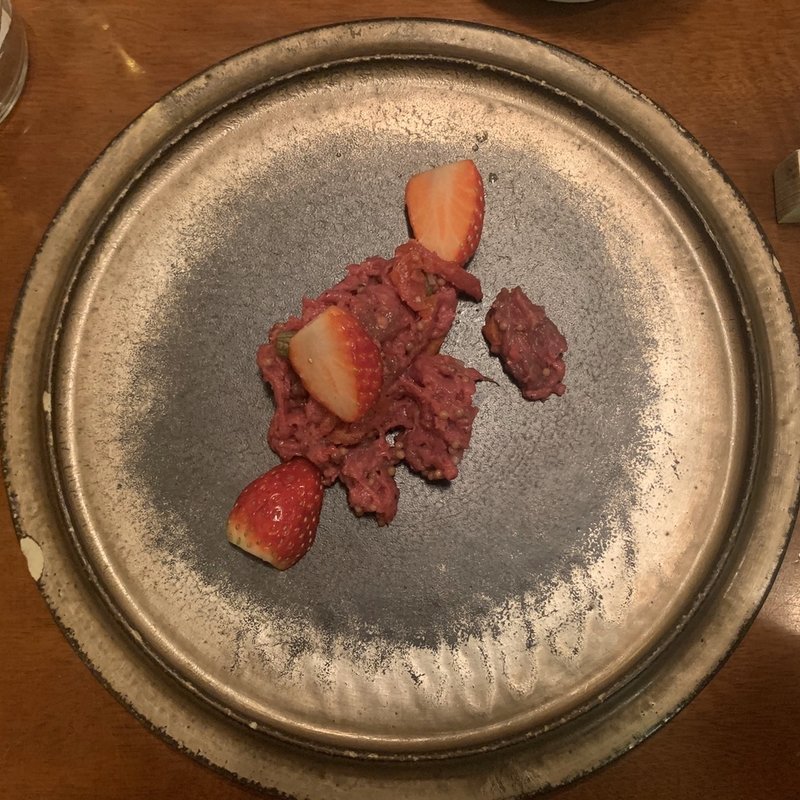 馬肉のタルタルと苺(uguisu)