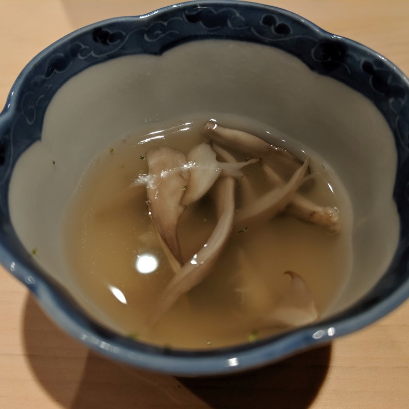 鯛とクエのお出汁(鮨はしもと)