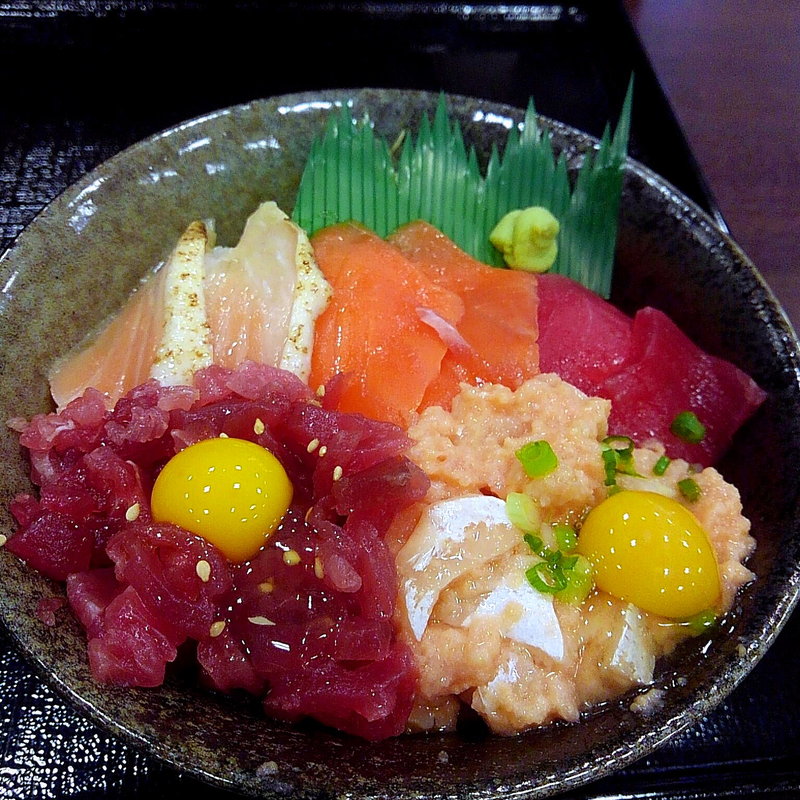 ダブルユッケ丼(ろく屋 どん八 イオンスーパーセンター一関店)