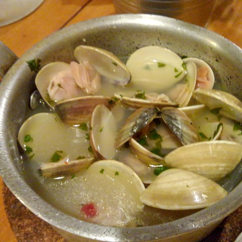 ハマグリのワイン蒸し(山賊バル （【旧店名】山賊334）)