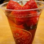 苺とミックスベリーのfruitstea(Drip-X-Cafe ホテルヴィスキオ大阪)