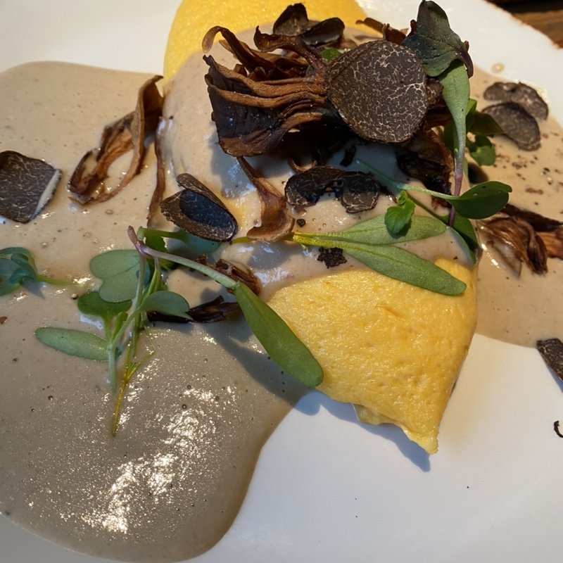 マッシュルームとトリュフのオムレツ(IVY PLACE)