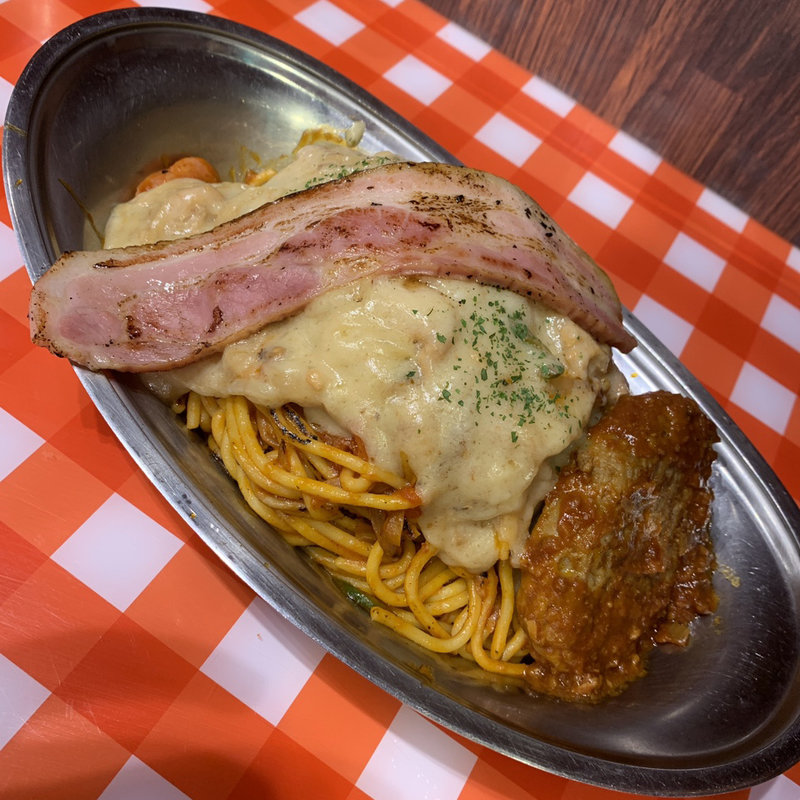 シチューナポリタン ハンバーグ ベーコン(スパゲッティーのパンチョ 新宿店)