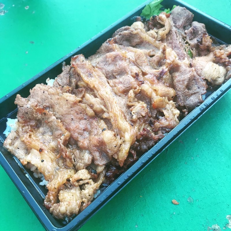 炭火焼肉丼(肉のヤマキ商店)