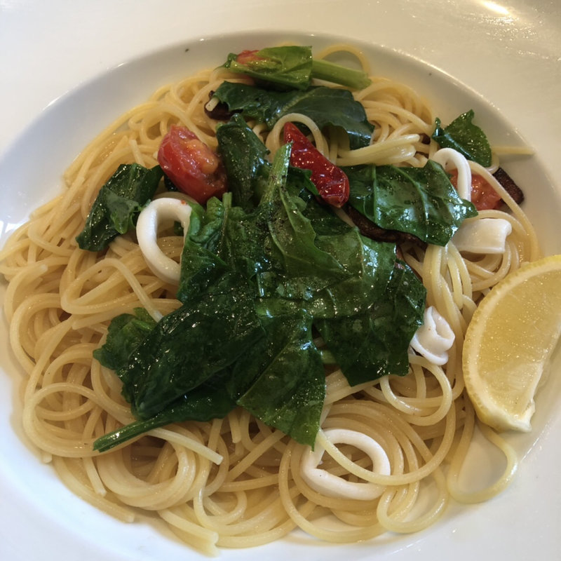 イカとほうれん草のアーリオオーリオ(ピッツェリア マルデナポリ 世田谷本店)