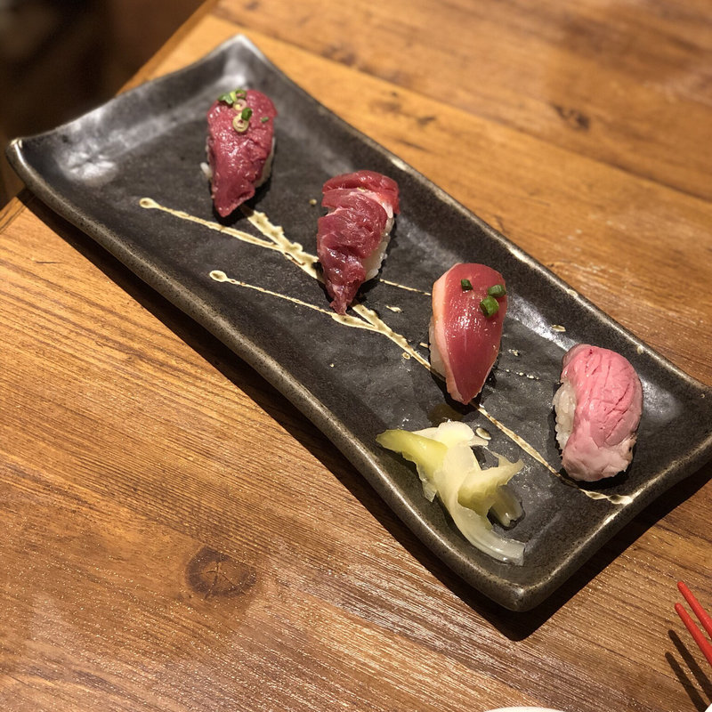 赤身盛り合わせ(肉寿司 新宿三丁目)