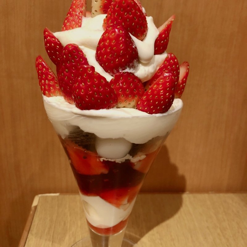 苺のブーケパフェ(ココス)