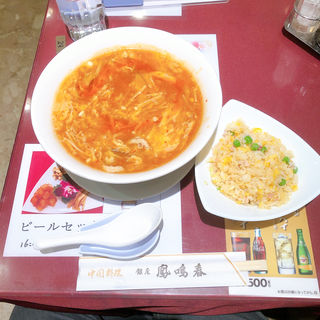 酸辣湯麺と半チャーハン(銀座鹿鳴春)