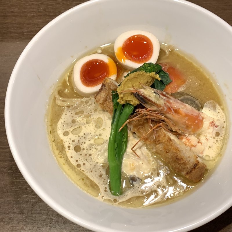 限定　白味噌とクワトロフォルマッジのエビクリームラーメン(八咫烏)