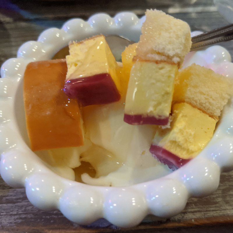 スモークチーズの蜂蜜がけ(マッケンチーズカフェ)