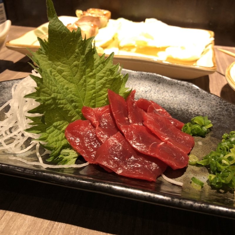 馬刺し(焼とり八兵衛)