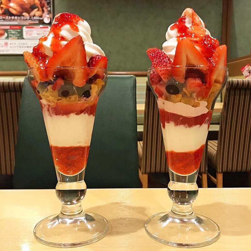 北海道ソフトのいちごパフェ(ガスト 徳山周陽店 )