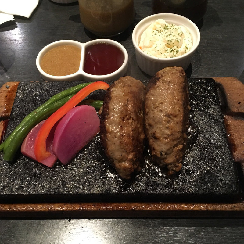 牛１００％ハンバーグステーキの溶岩焼(溶岩焼ダイニング bonbori 上野広小路店)