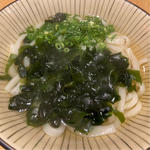 わかめうどん(筑前めん太鼓 さくら 大橋店)