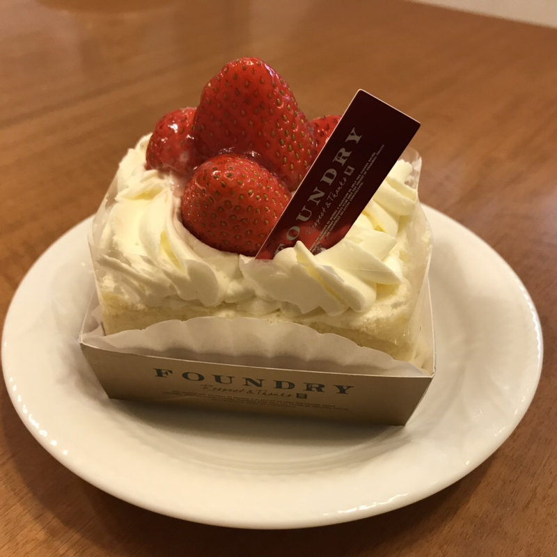 初摘みかおりの苺と阿寒酪農家のショートケーキ(FOUNDRY)