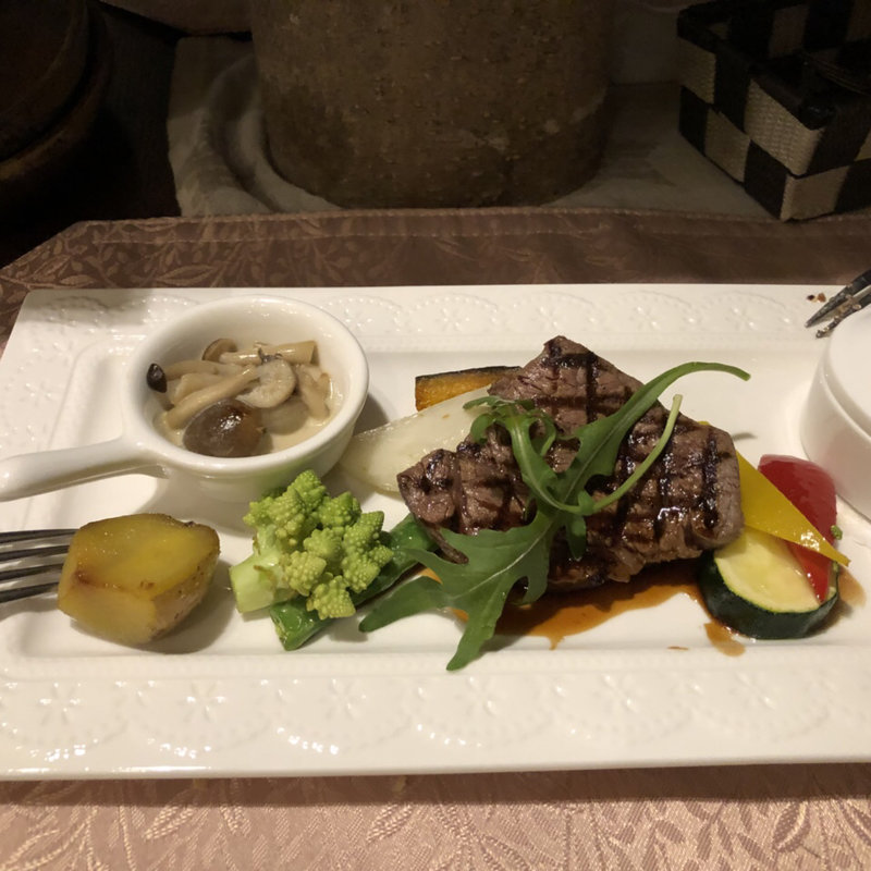 あか牛フィレステーキ ポークビーンズ付(南阿蘇ルナ天文台・オーベルジュ「森のアトリエ」 )